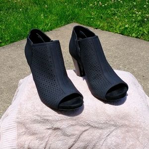 Women's Giani Bernini memory foam open toe size 10 black
